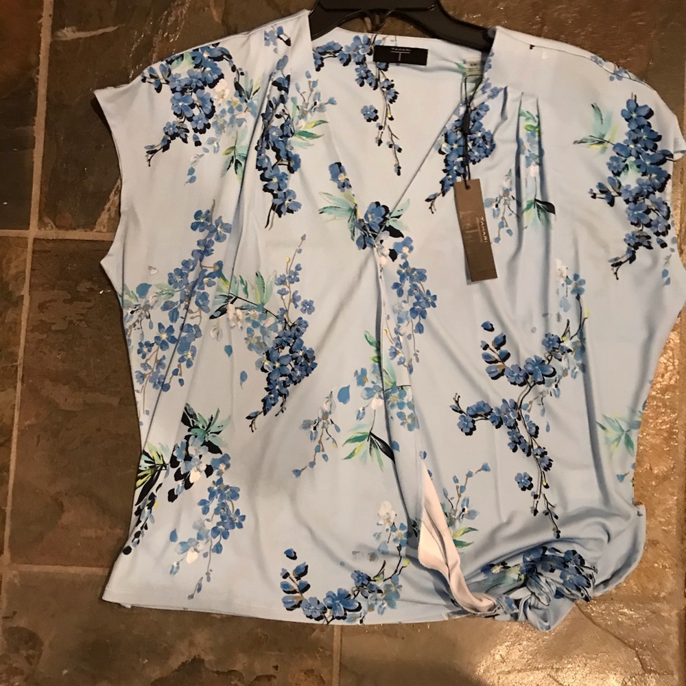 NEW Tahari Blouse Floral Short Sleeve